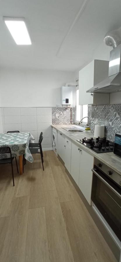 La Casona VIVIENDA USO TURÍSTICO RECIÉN REFORMADA EN EL CENTRO DE VILAGARCÍA. Vilagarcia de Arousa Esterno foto